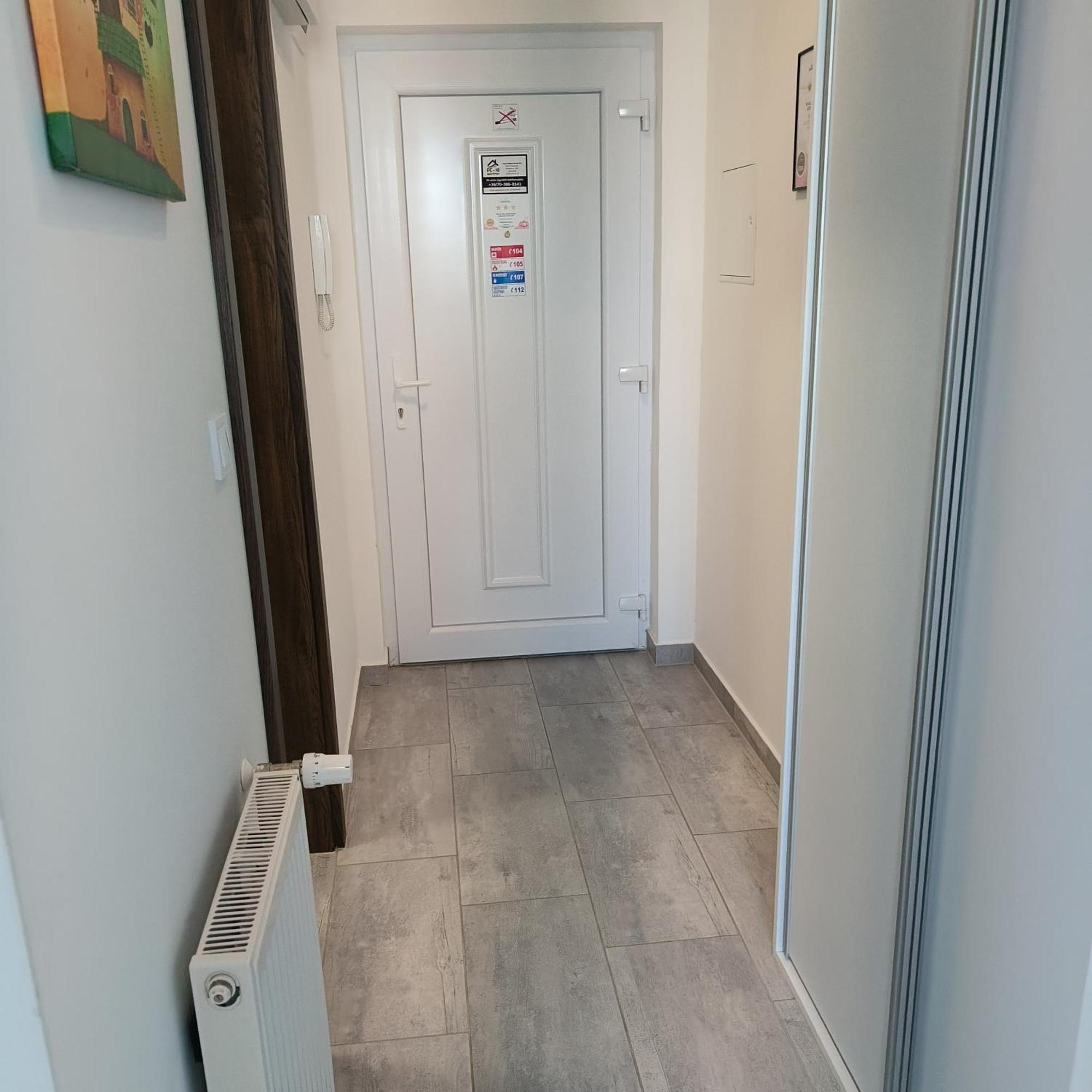 Pe-Ki Lux Apartman Szekesfehervar Exterior photo