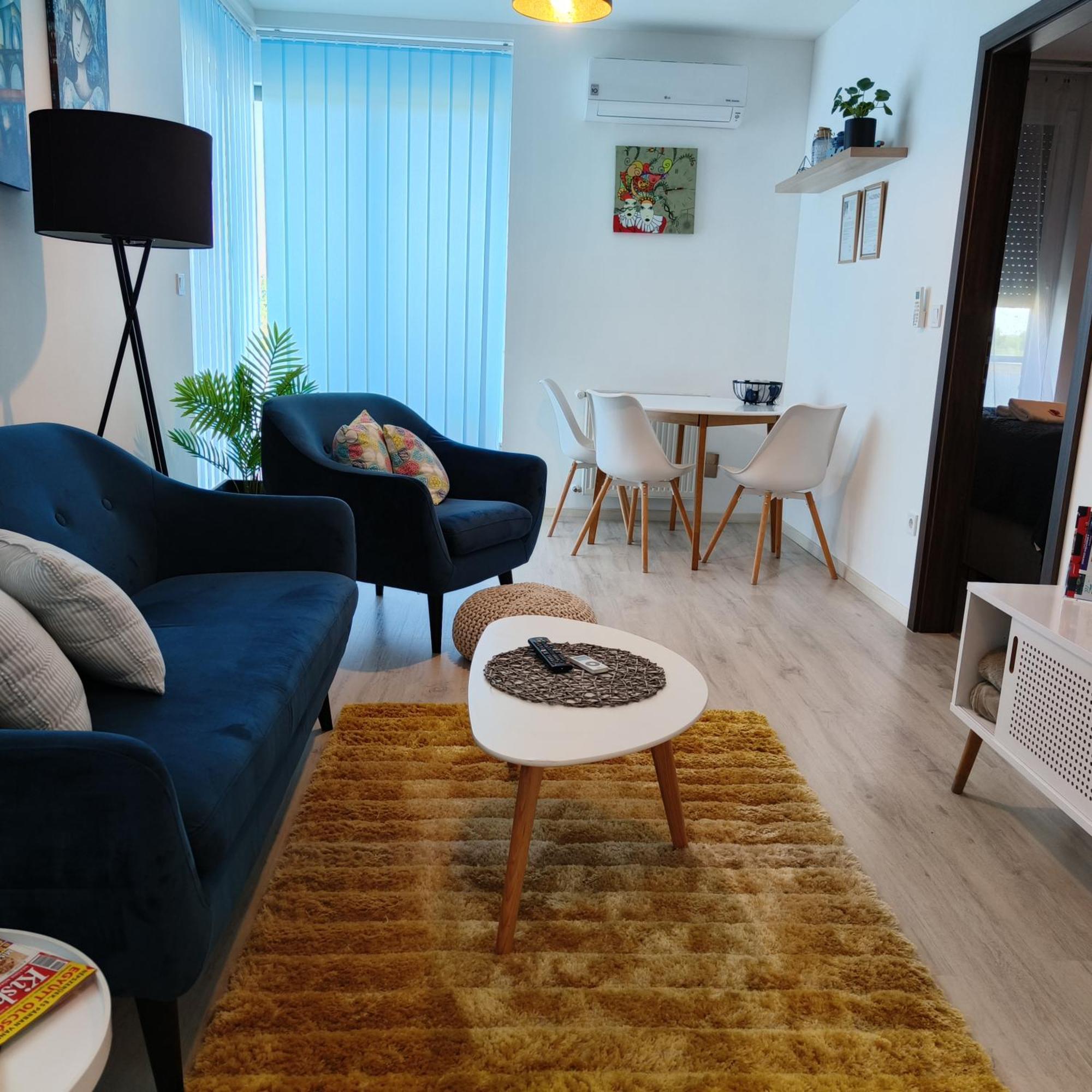 Pe-Ki Lux Apartman Szekesfehervar Exterior photo